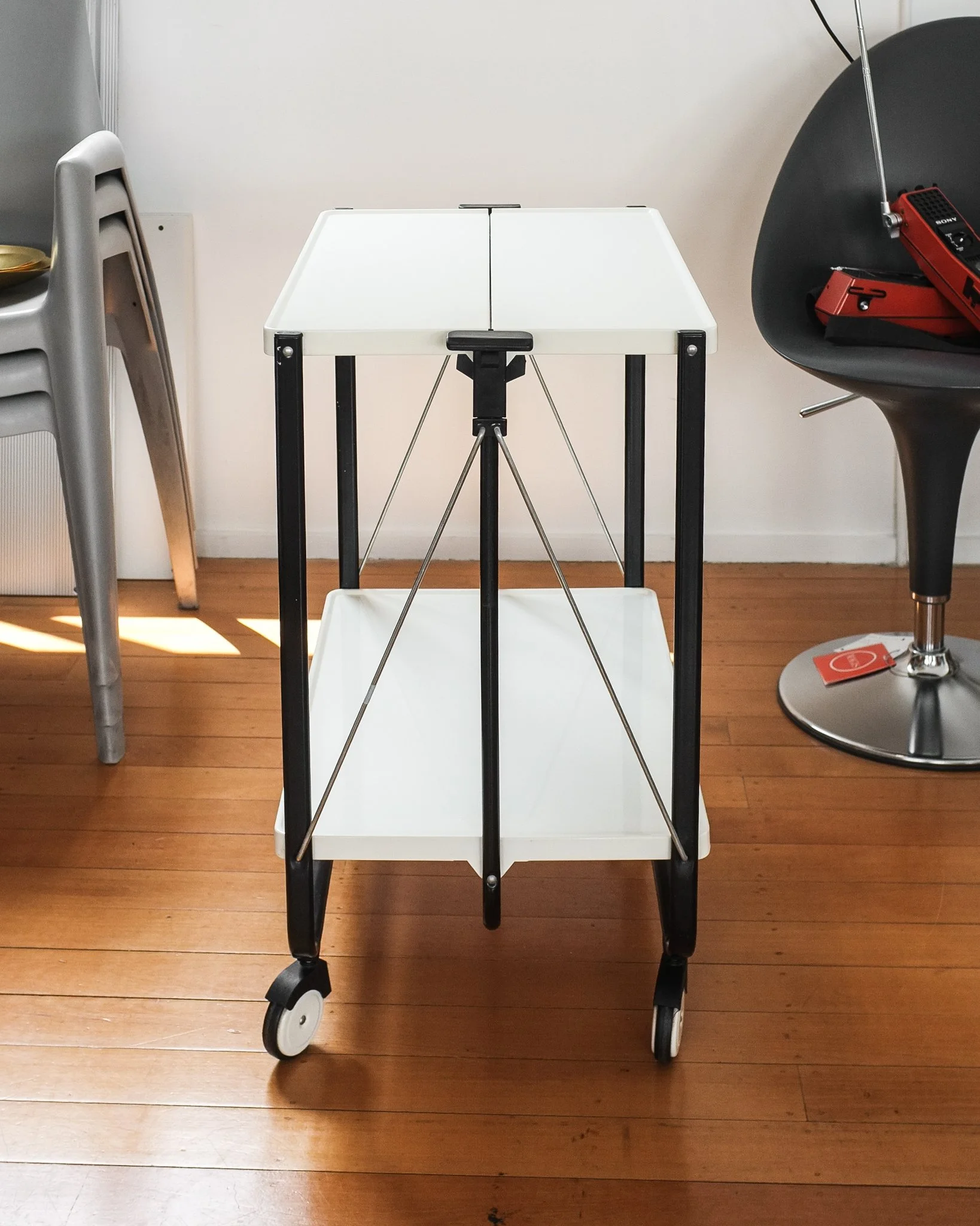 1227-161 MAGIS RONDINE DESIGN KITA 折りたたみ机　 Pair of Toshiyuki Kita 'Rondine' Folding Chairs by Magis, Italy